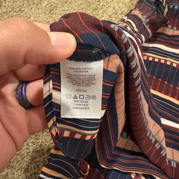 LOFT Multicolor Patterned Top - Picture 6 of 9